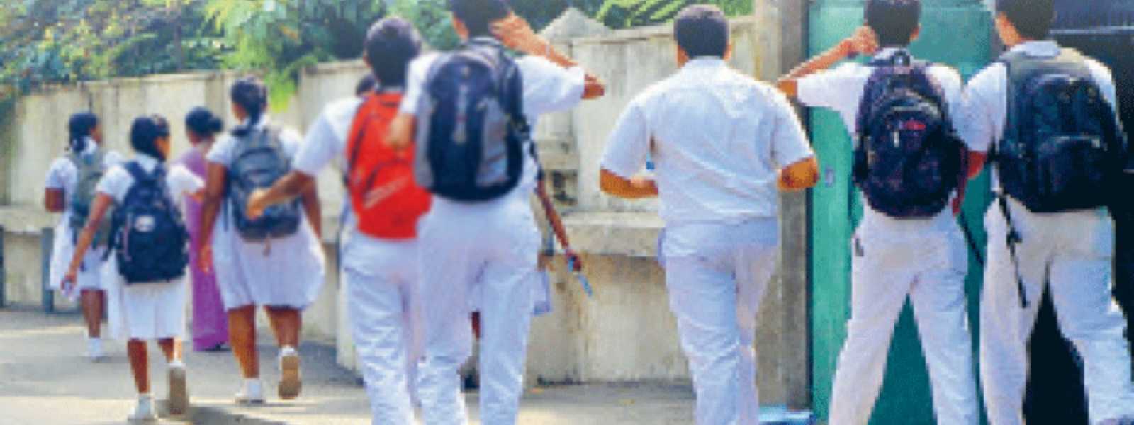 කන්තලේ පාසලක සිසුන් 22ක් රෝහල්ගත කෙරේ.
